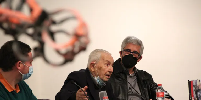 La biblioteca acull dissabte la presentació d'un llibre sobre elements folklòrics creats als anys 80