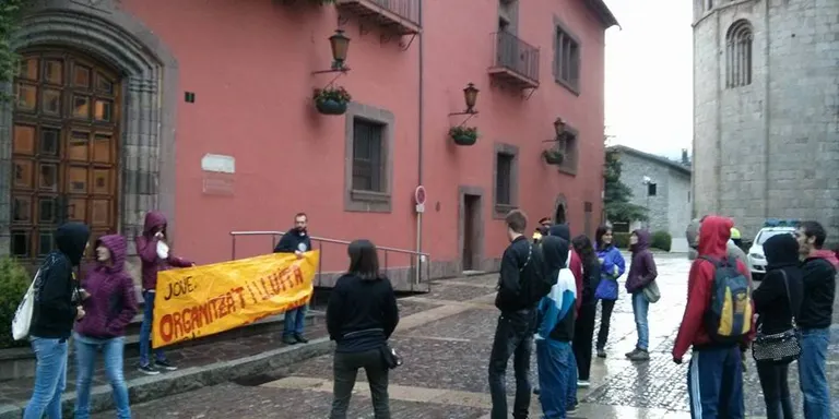 Concentració de suport a Can Vies a la Seu