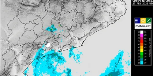 Uns dèbils flocs de neu s’han deixat veure a Cambrils a primera hora d’aquest dilluns