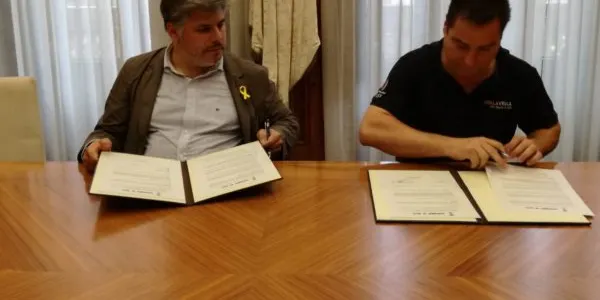 Les colles castelleres de Valls signen el conveni per la seva participació a l’Smithsonian Festival