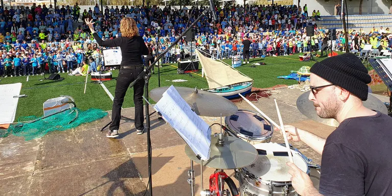 Entusiasme i emocions a la Cantada Escolar de Pineda 2024, amb 1500 nens i nenes de Primària
