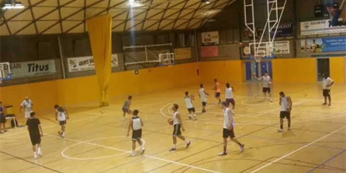 El primer equip de l'Arenys BÃ squet torna als entrenaments