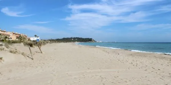 S’aixeca la restricció de bany a la platja de Creixell