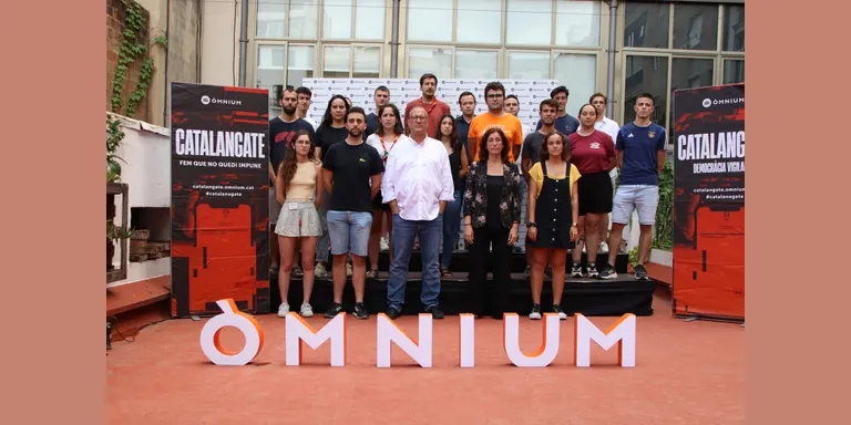 Òmnium portarà als tribunals les infiltracions de la Policia Nacional en organitzacions juvenils independentistes