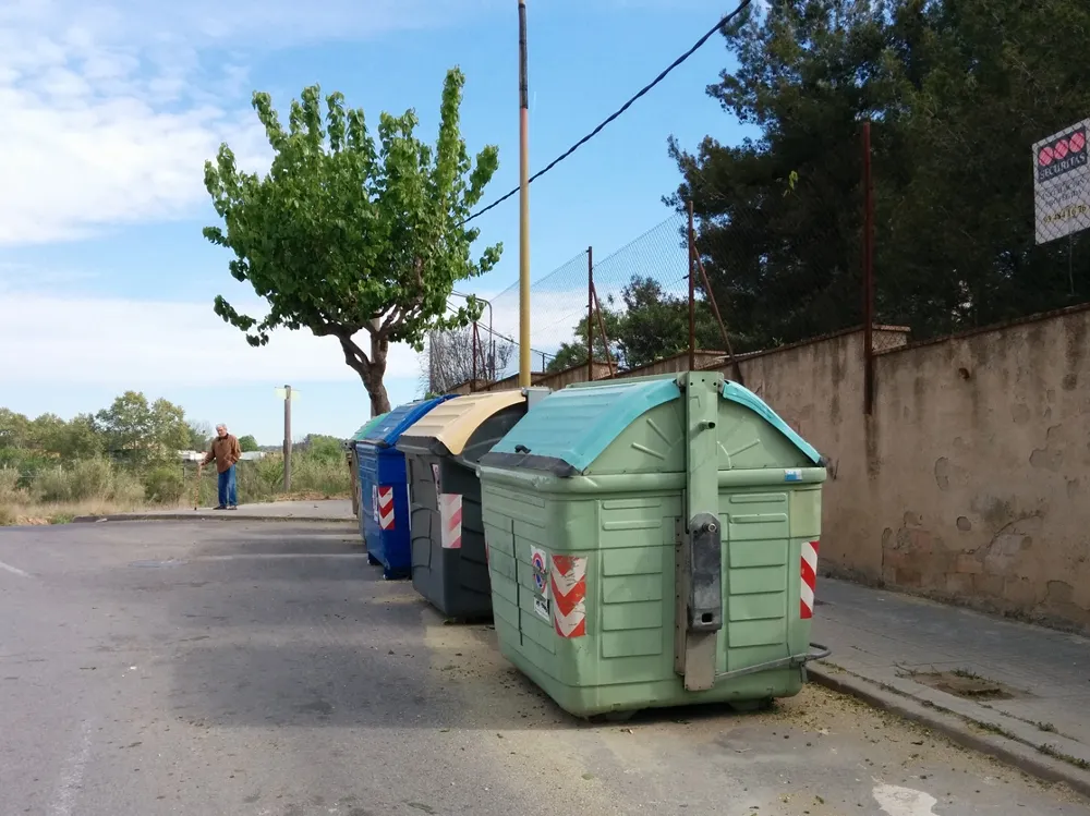 Contenidors al carrer Sant Muç