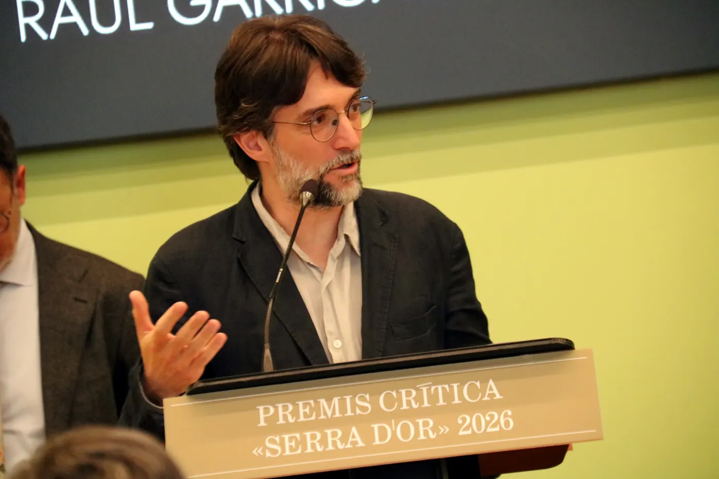 L’escriptor solsoní Raül Garrigasait rep el Premi Crítica Serra d’Or d’assaig per ‘La roca i l’aire. Art i religió de Llull a Tàpies’