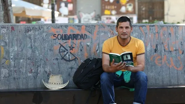 L'activista defensor dels 'sense sostre' Lagarder Danciu fa una xerrada a Pineda