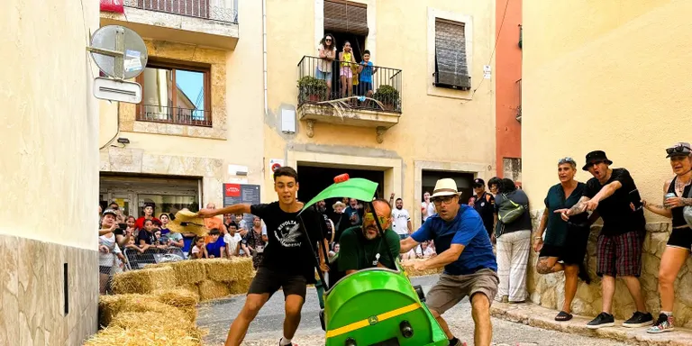 La cursa més boja: la Baixada de Trastos