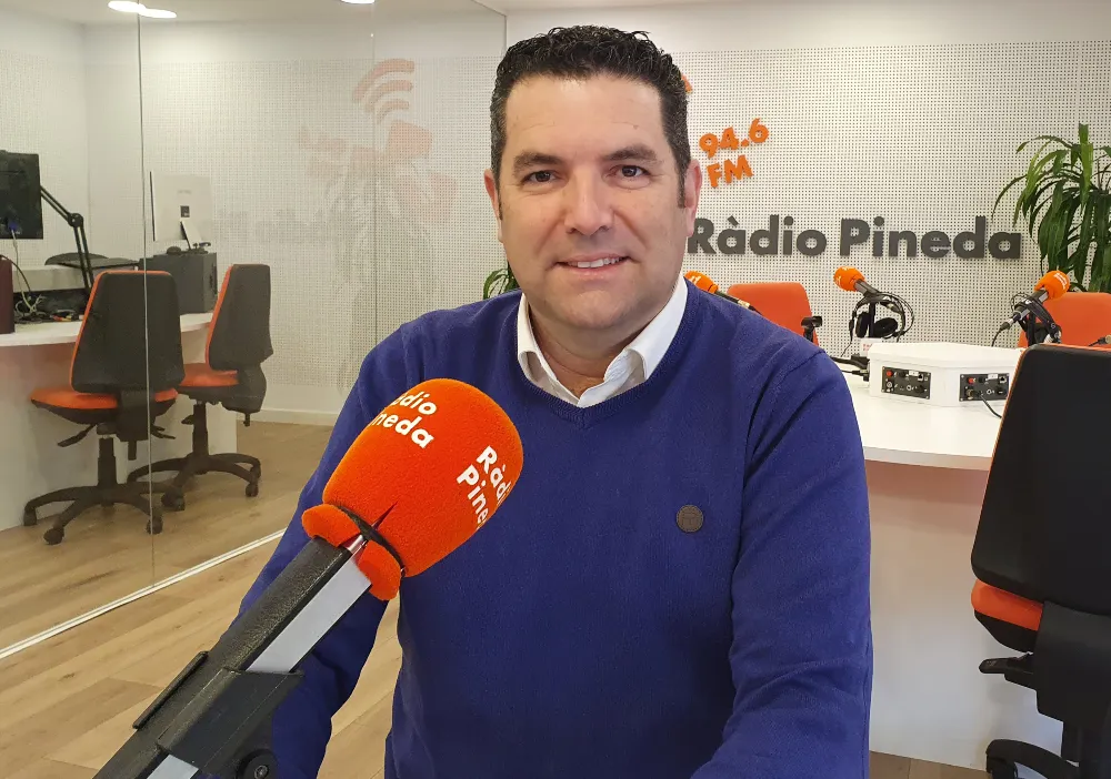Xavier Amor (PSC) defensa la tasca del govern a Pineda i anuncia ajuts i facilitats pel pagament d'impostos