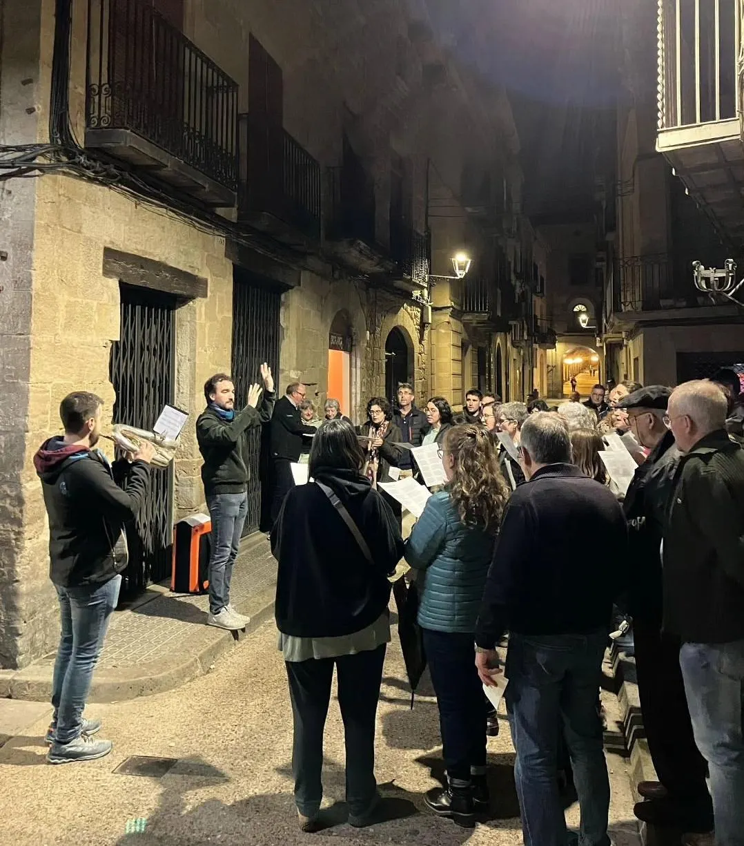 L’Orfeó Nova Solsona porta el Cant de la Passió pels carrers i places de Solsona