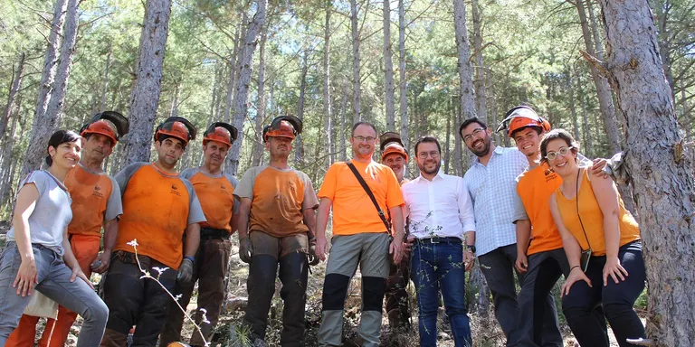 Visita de Pere Aragonès a la finca de Les Moreres de la Seu per conèixer les tasques forestals d'Integra Pirineus