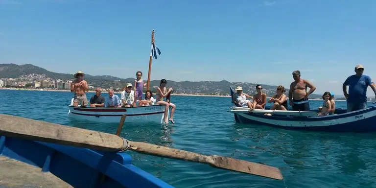 La Flama del Canigó arriba a Pineda per mar