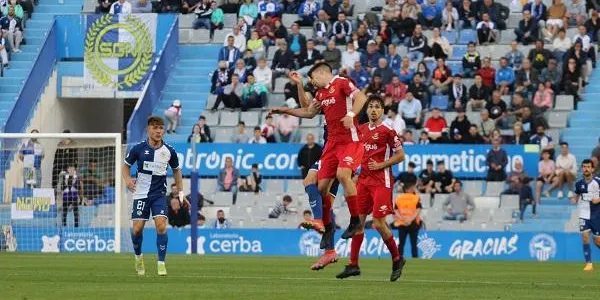 Nova passa enrere del Nàstic a Sabadell (2-0)