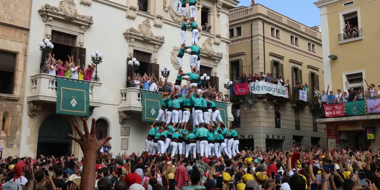 Els Castellers de Vilafranca carreguen el primer 3 de 10 post covid