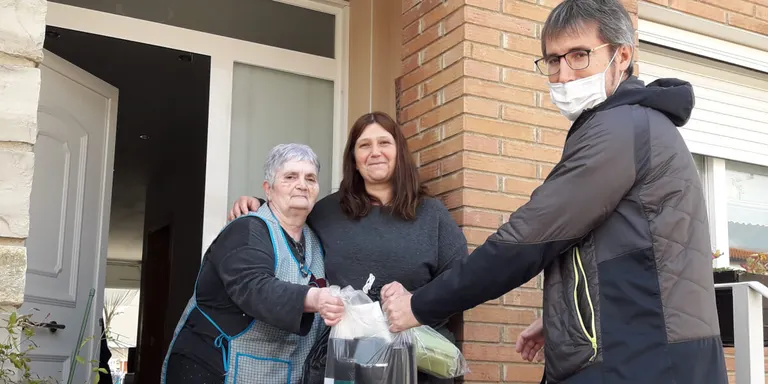 Campanya de confecció de bates i mascaretes a Agramunt