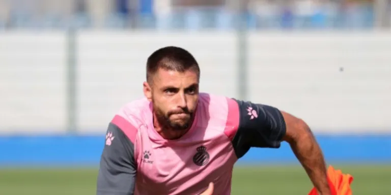David López, operat al genoll dret