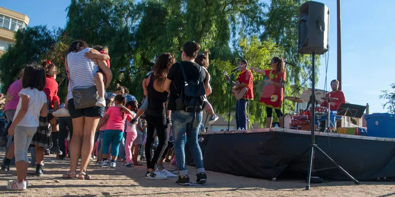 El Morell dóna la benvinguda al curs amb una festa a la plaça de l'Estatut