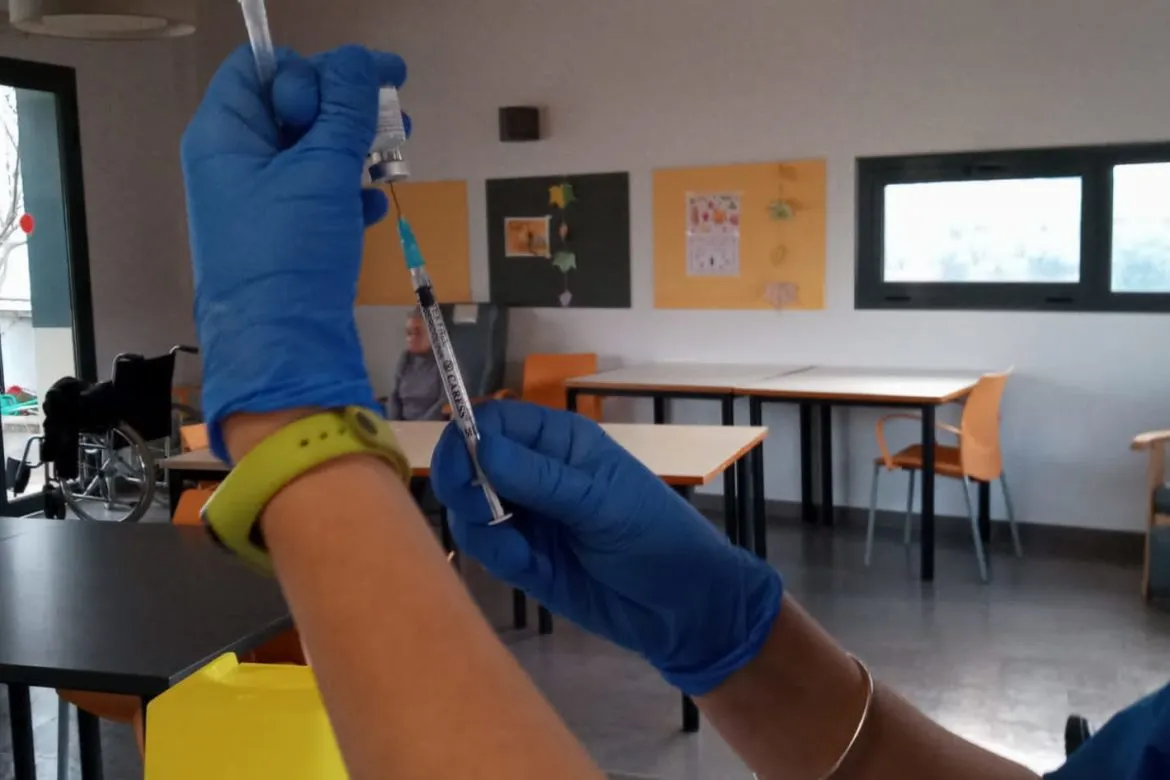 Santa Susanna administra la segona dosi als primers vacunats contra la Covid