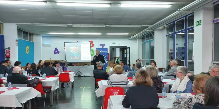 Una seixantena de persones assisteixen al Sopar de la Fam a la Seu d'Urgell
