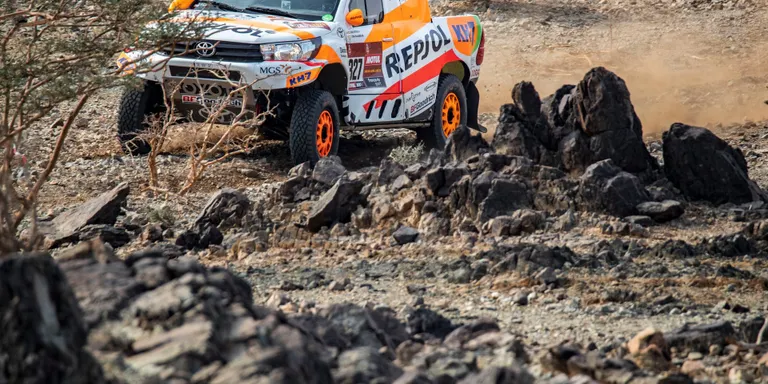 Isidre Esteve inicia el Dakar 2021 amb una 30a posició en cotxes