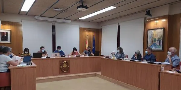 L'EINA recorda que tan sols necessiten dos vots per poder tirar endavant els punts del plenari