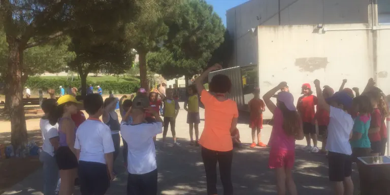 Prop de 300 infants participen a Pineda en la Trobada de Jocs i Danses Tradicionals