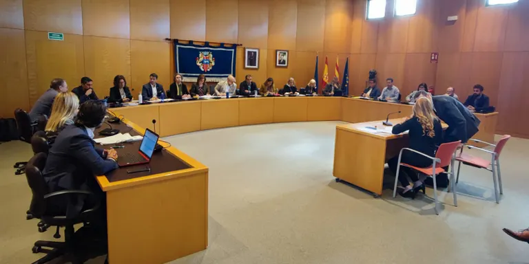 El ple de Cambrils rebutja dues mocions del PP i VOX en una sessió marcada pels temes econòmics