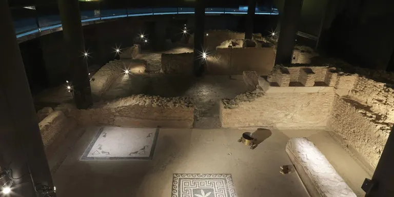 Detenen un guia d'un museu de Badalona per presumptes tocaments a alumnes d'una escola d'Arenys de Munt