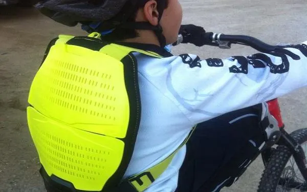 La protecció lumbar serà obligatòria a les escoles de trial el 2015
