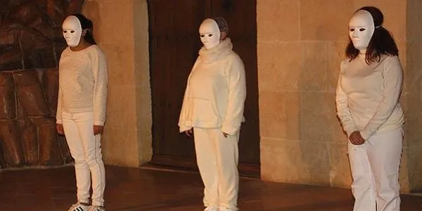 El grup de teatre social +A prop busca dones per la performance del Dia per a l'eliminació de la violència envers les dones