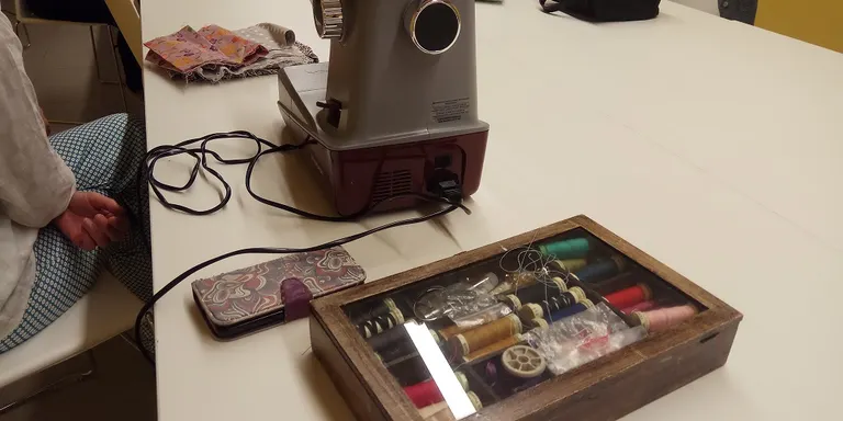 Ja us podeu inscriure als cursos d'escriptura i costura creativa reciclada al Centre Cívic
