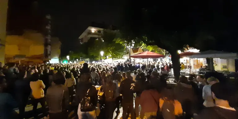 Centenars de persones desborden la Plaça de l'Àngel per demanar l'alliberament de Xènia Garcia Riera