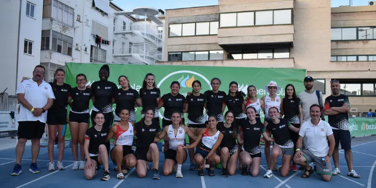 SUPER AMARA BAT CIERRA UNA TEMPORADA HISTÓRICA: LAS CHICAS SÉPTIMAS EN LA ÉLITE; LOS HOMBRES ASEGURAN LA PERMANENCIA