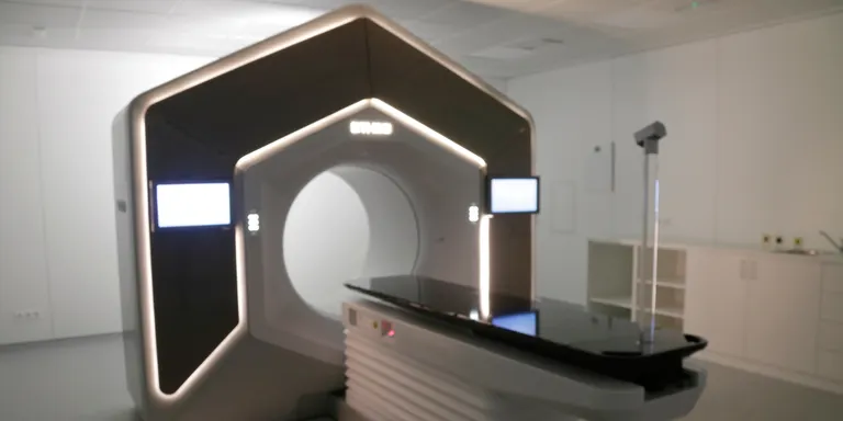 L'Institut Català d'Oncologia posa en marxa una radioteràpia que tracta els tumors en temps real