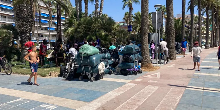 Identificades 16 persones que venien producte falsificat a la zona del Cap de Sant Pere de Cambrils