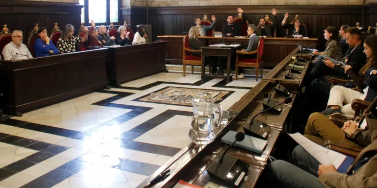 El ple de Girona aprova les ordenances fiscals del 2027 amb el debat centrat en la taxa d'escombraries