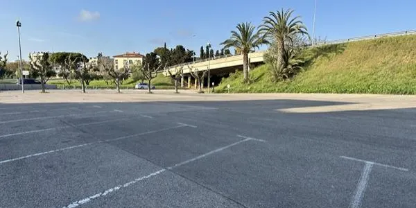 Aquest estiu hi haurà parades de venda de begudes i menjar en espais pròxims a la platja de Torredembarra