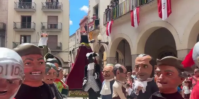 L'Ofici Solemne, les balladetes i la diada castellera marquen el matí de Sant Joan