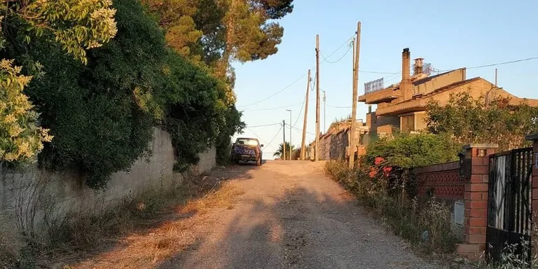 Un veí de Can Ximelis denuncia que fa 17 anys que espera l’arranjament del seu carrer