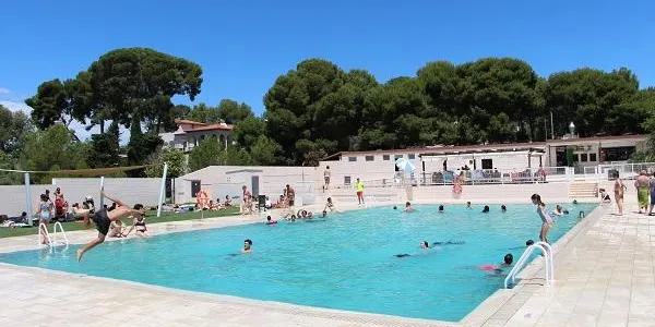 El Ple de l’Ajuntament d’Altafulla aprova un augment en els preus d’accés a la piscina