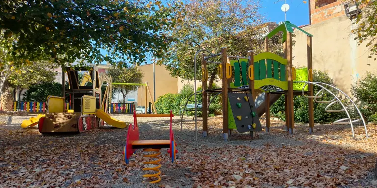 El Morell enllestirà en els pròxims dies la zona de joc de la plaça de la Fàbrica