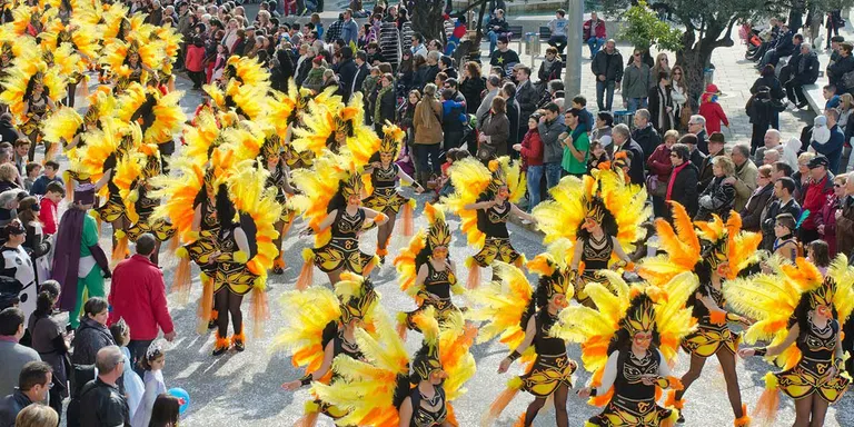 El Carnestoltes arriba a Pineda amb tres rues, un concurs de truites, l'escudellada i la sardinada