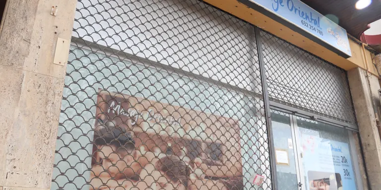 Alliberen una dona retinguda en un local de massatges a Blanes arran d'un robatori