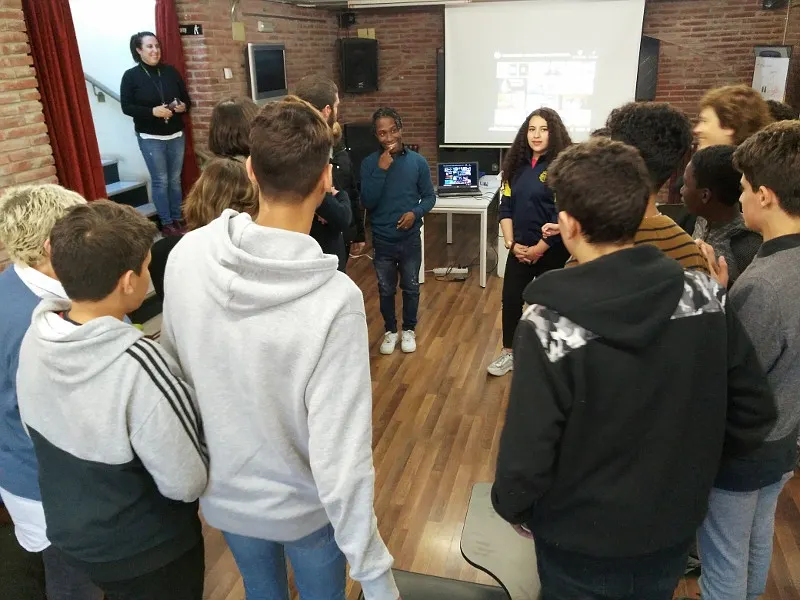 Rentería (al centre de la imatge) durant el taller d'aquest dijous
