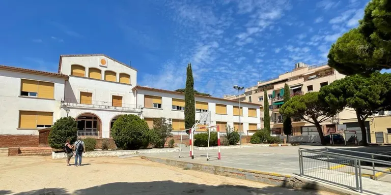 La comunitat musulmana es reuneix al gimnàs del Joan Maragall durant el Ramadà