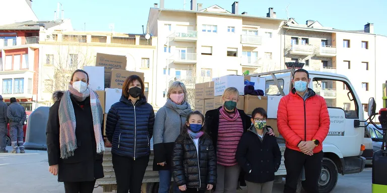 El tió solidari de l’Escola Albert Vives recull 616 quilos d’aliments