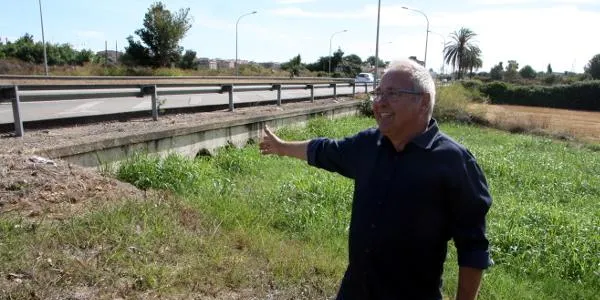 Milloren i netegen el canal de la rasa per evitar que s’inundi l’entorn dels càmpings d’Altafulla a Baix a Mar
