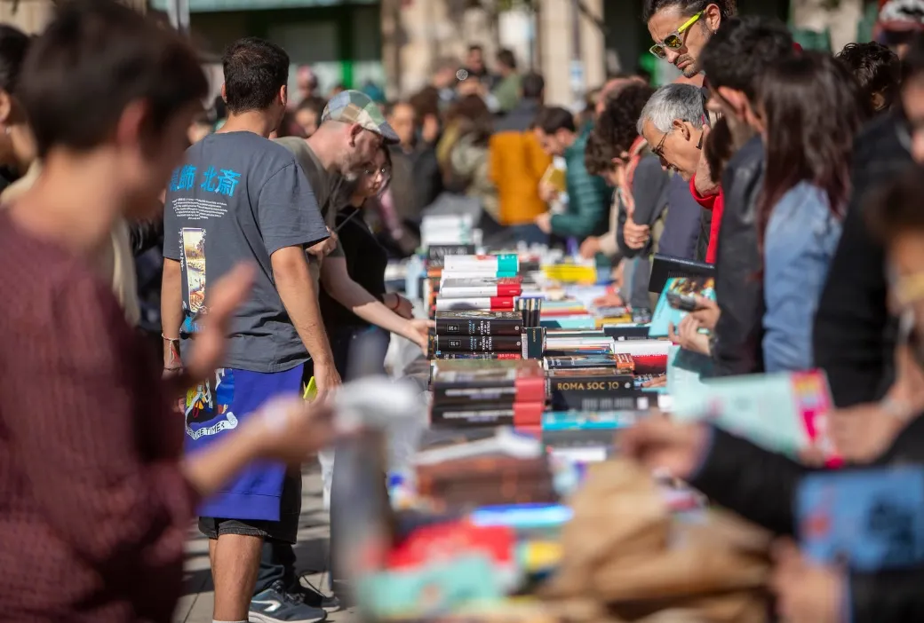 La diada de Sant Jordi manté els actes de promoció cultural