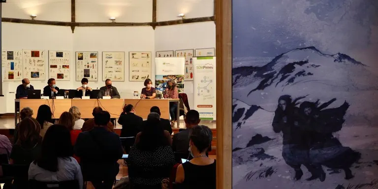 Presentada a la Seu d'Urgell l'exposició itinerant 'Històries i Camins. Passeig literari pels camins pirinencs'