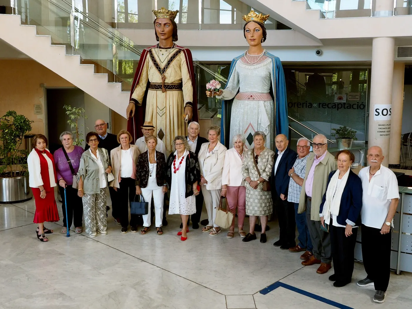 Els cambrilencs i cambrilenques de 80 anys reben un homenatge institucional de l’Ajuntament de Cambrils
